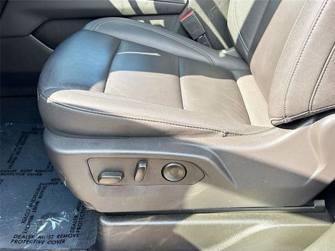 Used 2025 Chevrolet Suburban Z71 AWD/4WD image 19