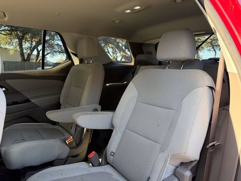 Used 2019 Chevrolet Traverse LT FWD image 17