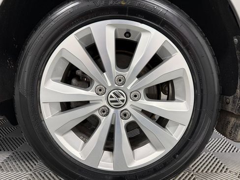 Used 2018 Volkswagen Golf SE FWD image 28