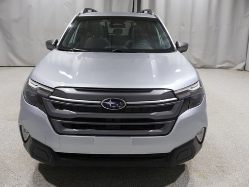 Used 2025 Subaru Forester Premium AWD/4WD image 9