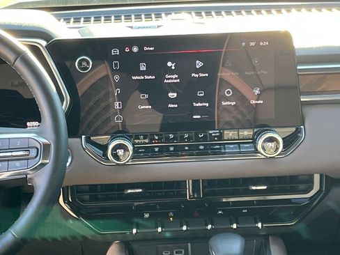 Used 2025 GMC Canyon Denali image 19