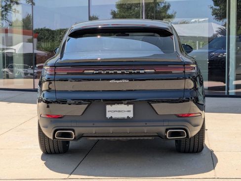 Certified 2025 Porsche Cayenne Coupe image 10