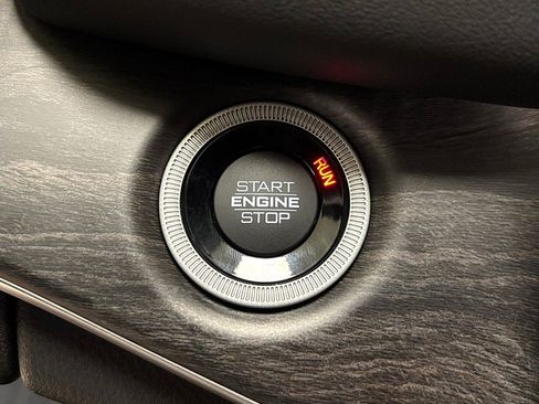 Used 2023 Jeep Grand Cherokee Overland w/ Luxury Tech Group IV AWD/4WD image 29