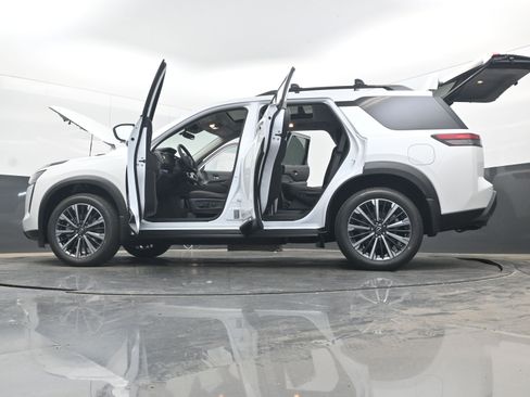 New 2026 Nissan Pathfinder Platinum AWD/4WD image 44