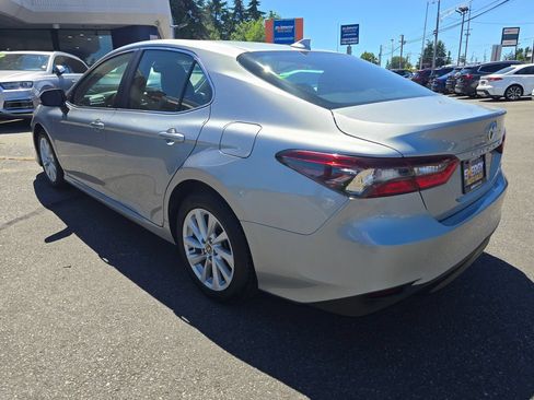 Used 2022 Toyota Camry LE AWD/4WD image 5