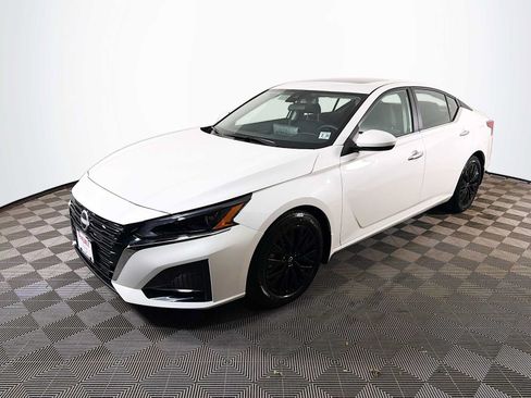 Used 2025 Nissan Altima 2.5 SV w/ SV Special Edition Package FWD image 1