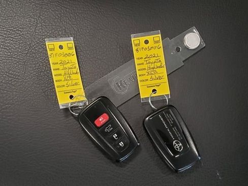 Used 2021 Toyota Highlander XLE image 26