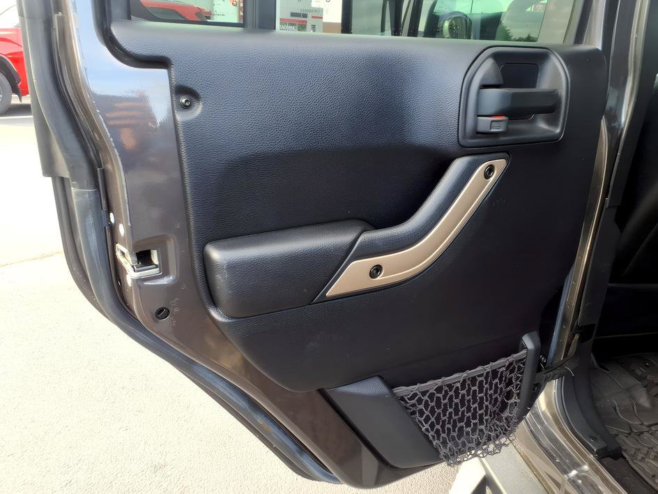 Used 2016 Jeep Wrangler Unlimited Sahara AWD/4WD image 12