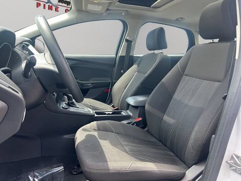 Used 2015 Ford Focus SE FWD image 14