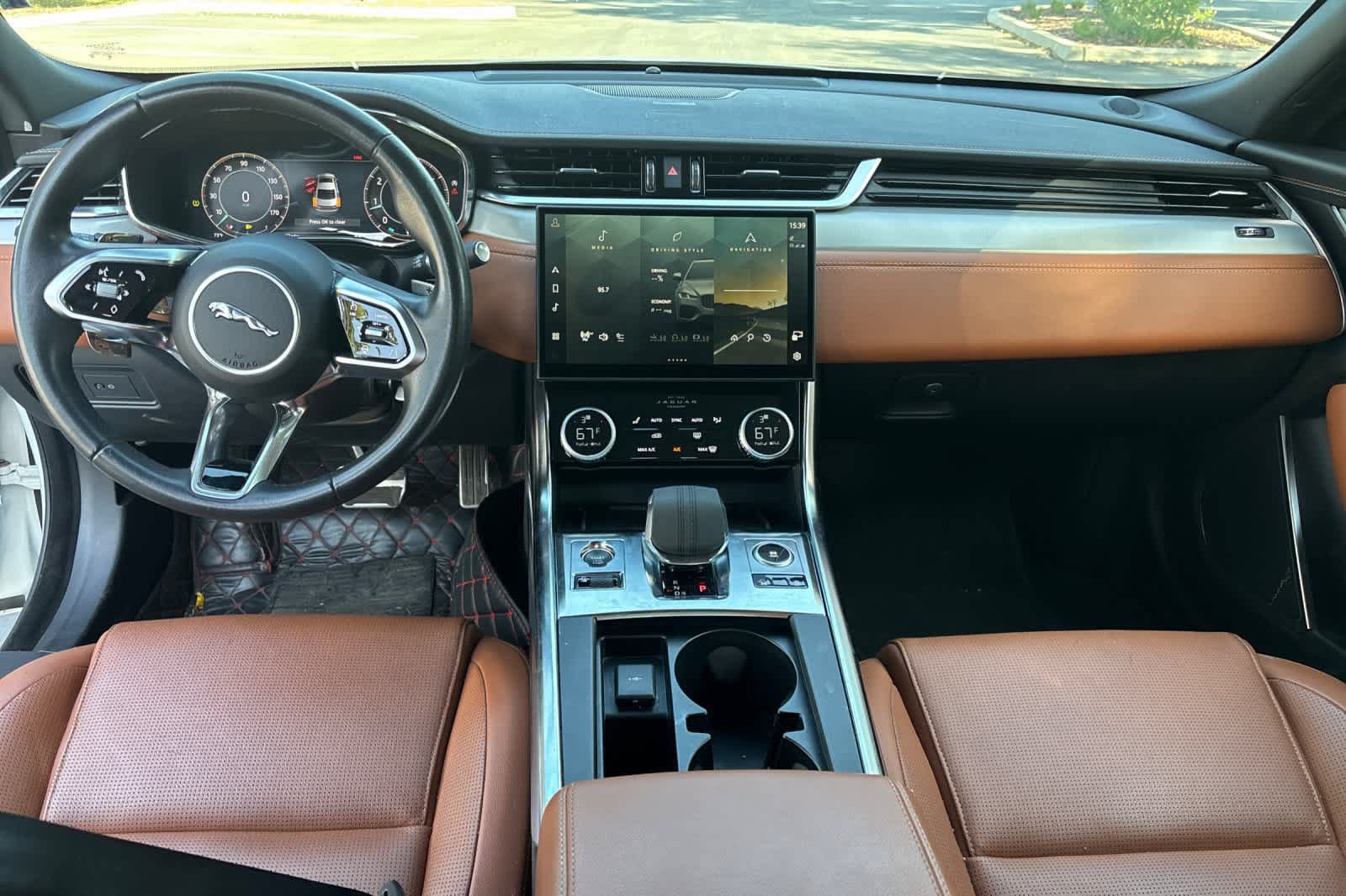 Used 2024 Jaguar XF R-Dynamic SE AWD/4WD image 3