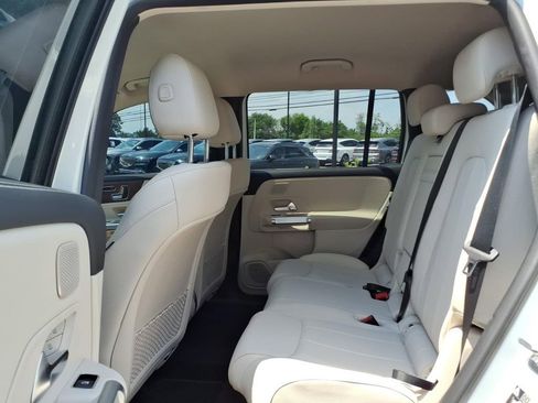 Used 2023 Mercedes-Benz EQB 300 4MATIC image 11