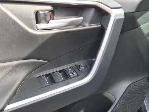 Used 2025 Toyota RAV4 XLE image 16