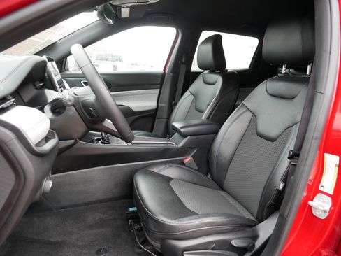 Certified 2024 Jeep Compass Latitude image 34