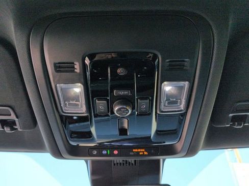 New 2026 Chevrolet Suburban Premier image 33