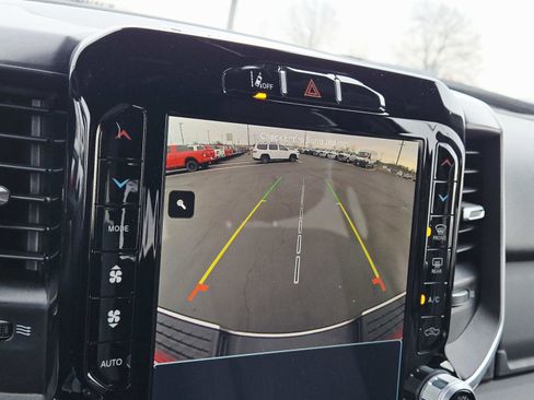 Used 2024 RAM 2500 Big Horn w/ Safety Group image 30