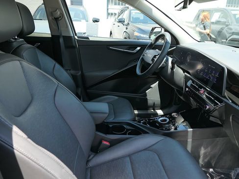 Used 2023 Kia Niro Wave FWD image 26