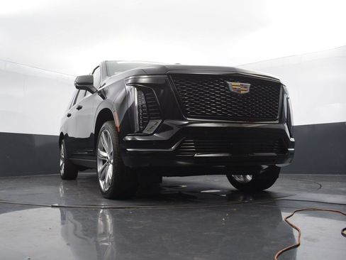 Certified 2025 Cadillac Escalade ESV Sport w/ Touring Package image 51