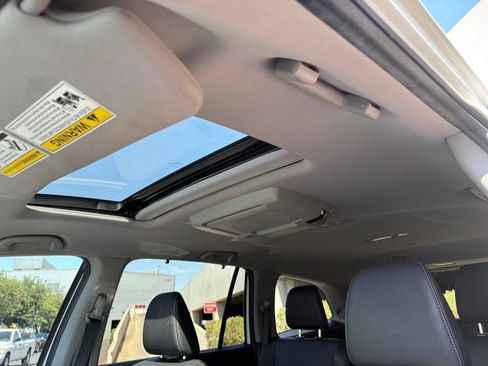 Used 2021 Honda Pilot Touring image 10