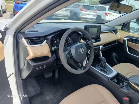 Used 2021 Toyota RAV4 LE FWD image 7