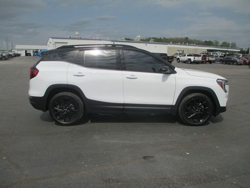 Used 2024 GMC Terrain SLT w/ Elevation Edition AWD/4WD image 5