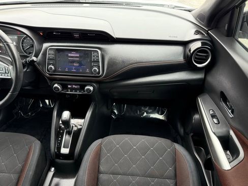 Used 2018 Nissan Kicks SR image 30