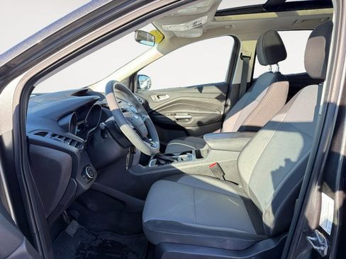 Used 2017 Ford Escape SE image 9