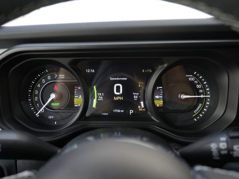 Used 2025 Jeep Wrangler Unlimited Sahara w/ Safety Group AWD/4WD image 50
