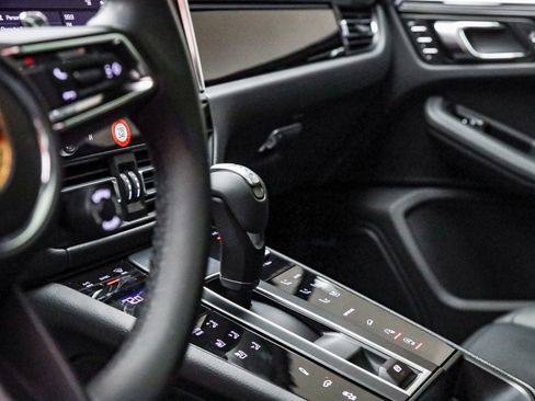 Certified 2025 Porsche Macan AWD/4WD image 25