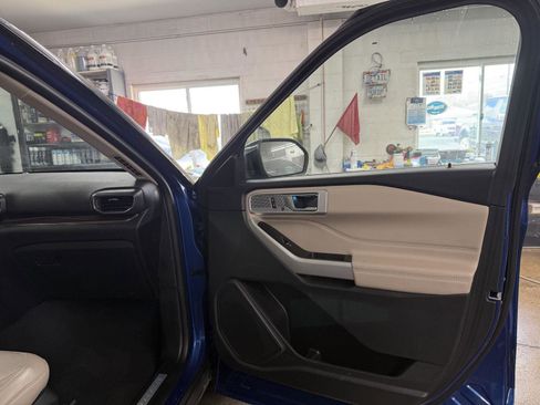 Used 2022 Ford Explorer Limited w/ Hybrid Equipment Group 310A image 32