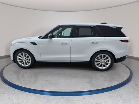 Used 2025 Land Rover Range Rover Sport SE image 9