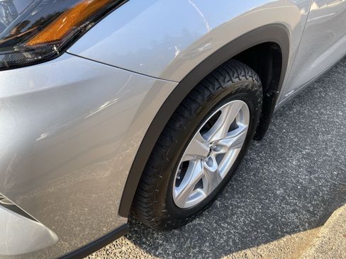 Used 2022 Toyota Highlander LE AWD/4WD image 8