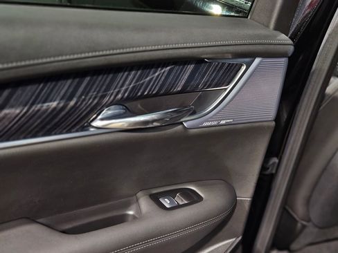 Used 2025 Cadillac XT6 Premium Luxury image 37