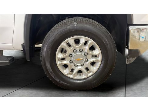 Used 2025 Chevrolet Silverado 2500 LT AWD/4WD image 20