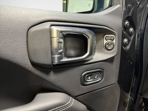 Used 2023 Jeep Wrangler Unlimited Sahara AWD/4WD image 14