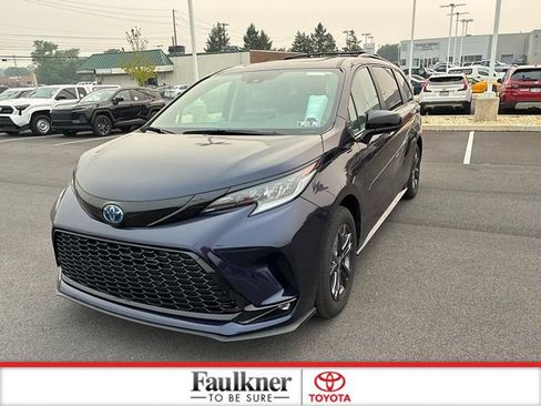 Used 2025 Toyota Sienna XSE w/ XSE Plus Package AWD/4WD image 19