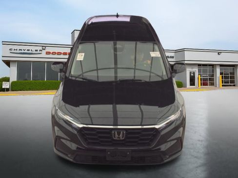 Used 2025 Honda CR-V LX image 3