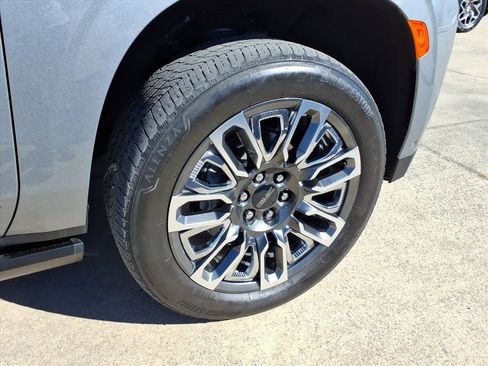 Used 2023 GMC Yukon Denali Ultimate image 9