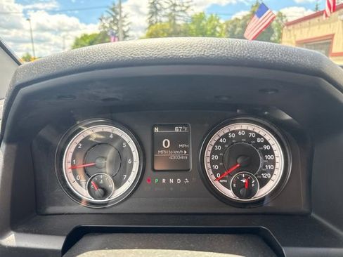Used 2022 RAM 1500 Classic SLT AWD/4WD image 21