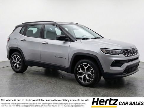 Used 2025 Jeep Compass Limited AWD/4WD image 1