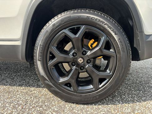 Used 2023 Rivian R1S Adventure AWD/4WD image 33