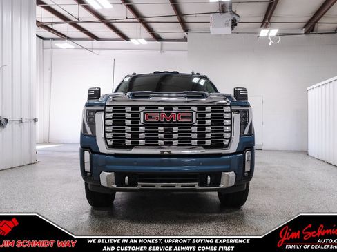 Used 2024 GMC Sierra 2500 Denali w/ Denali Reserve Package image 2