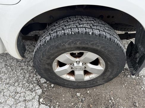 Used 2012 Nissan Frontier SV image 11