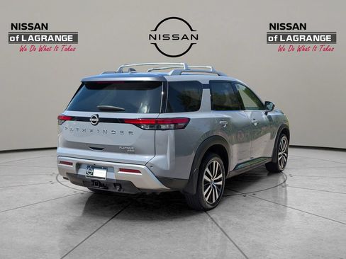 Used 2023 Nissan Pathfinder Platinum w/ Cargo Package AWD/4WD image 5