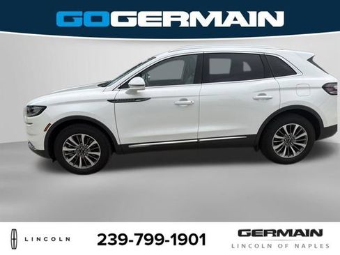 Used 2022 Lincoln Nautilus FWD w/ Premium Package image 3