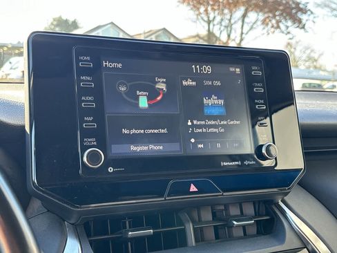 Used 2021 Toyota Venza LE image 17