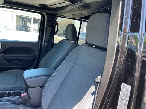 New 2026 Jeep Gladiator Sport AWD/4WD image 9