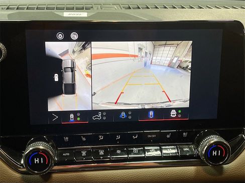 Used 2025 GMC Canyon Denali image 14