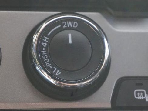 Used 2021 Toyota Tacoma Limited image 41