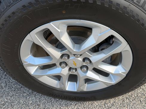 Used 2021 Chevrolet Traverse LT image 9