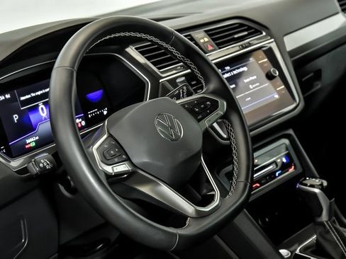 Certified 2022 Volkswagen Tiguan SE image 15